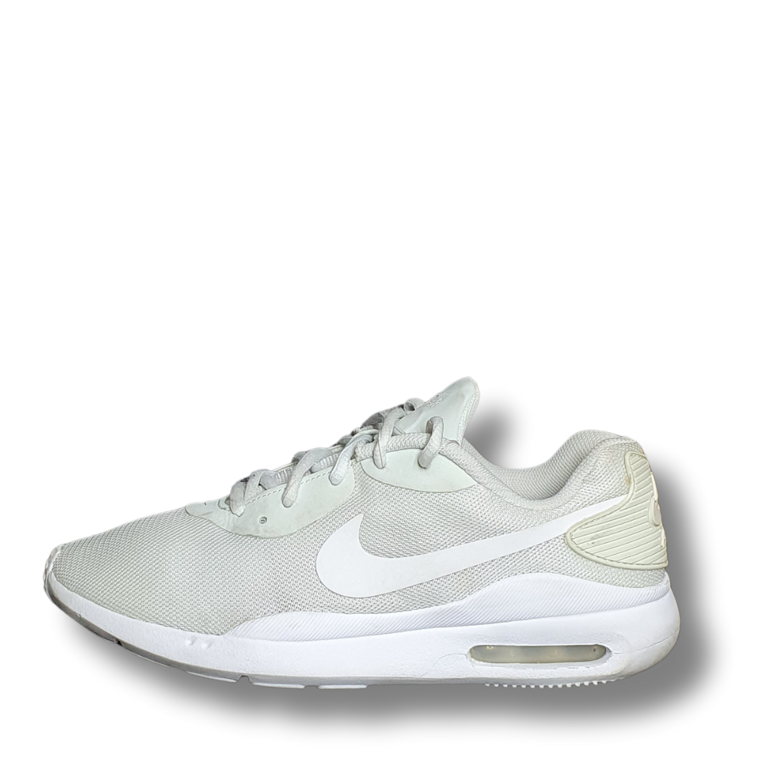 NIKE AIR MAX  OKETO