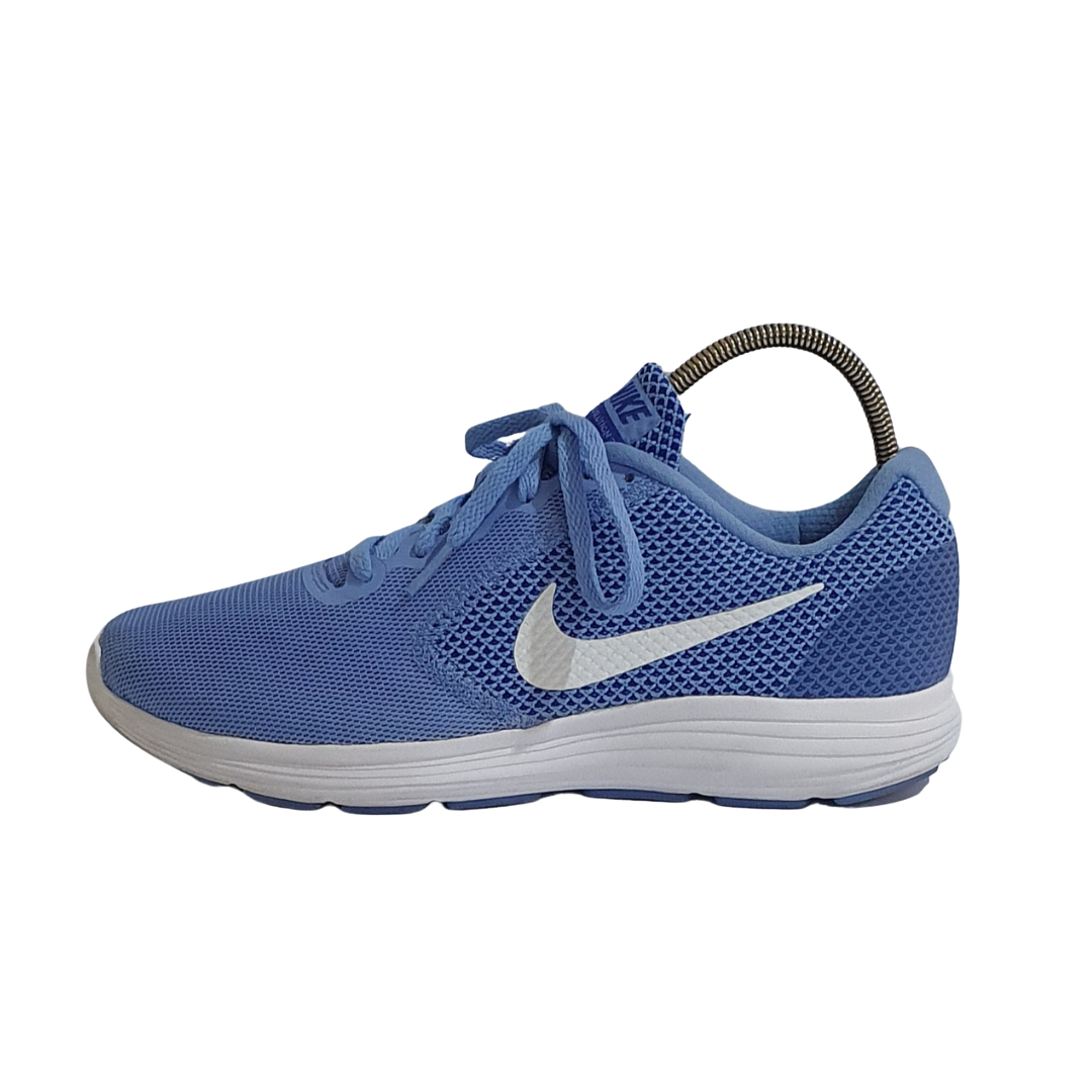 NIKE REVOLUTION 3