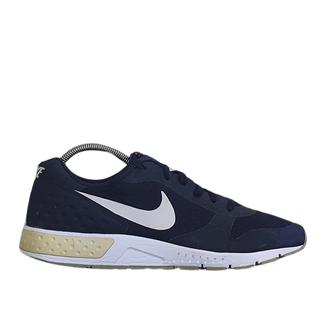 NIKE    NIGHTGAZER