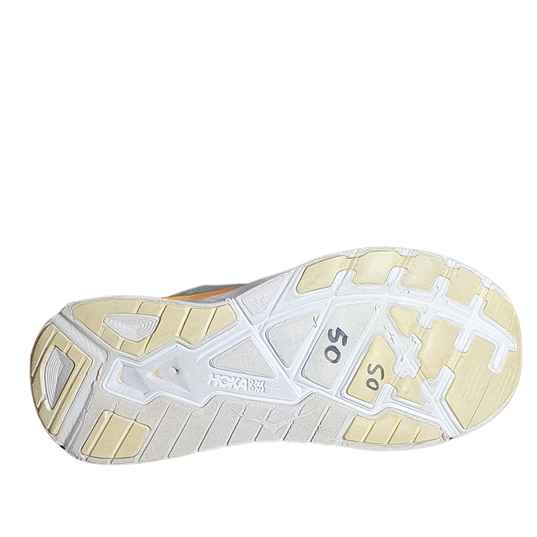HOKA ONE ONE ARAHI 4