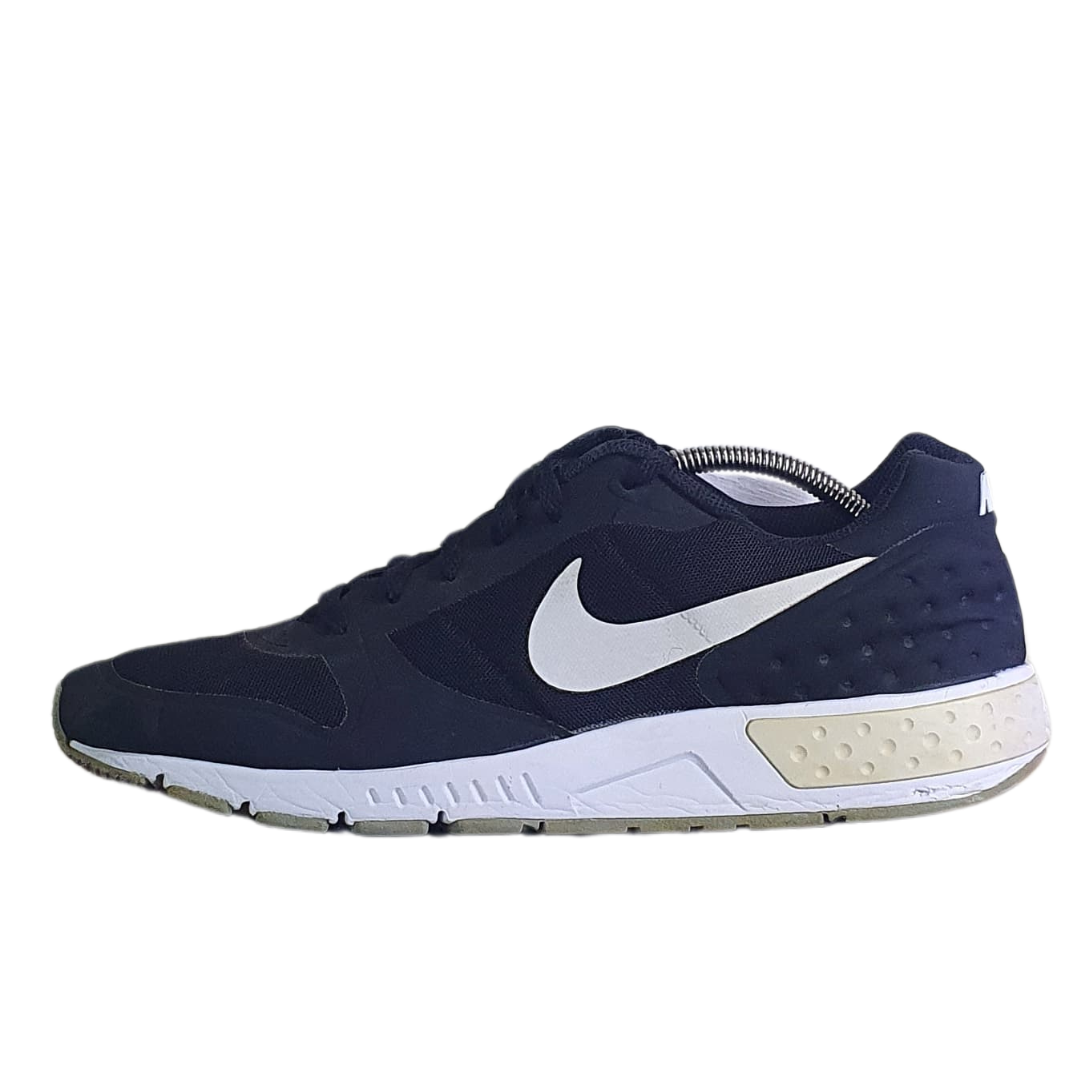 NIKE    NIGHTGAZER