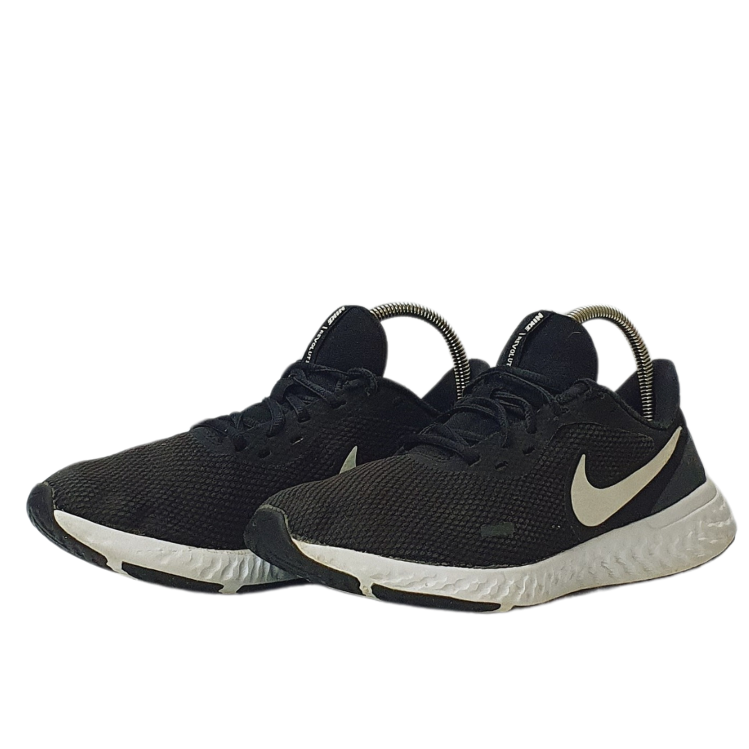 NIKE REVOLUTION 5