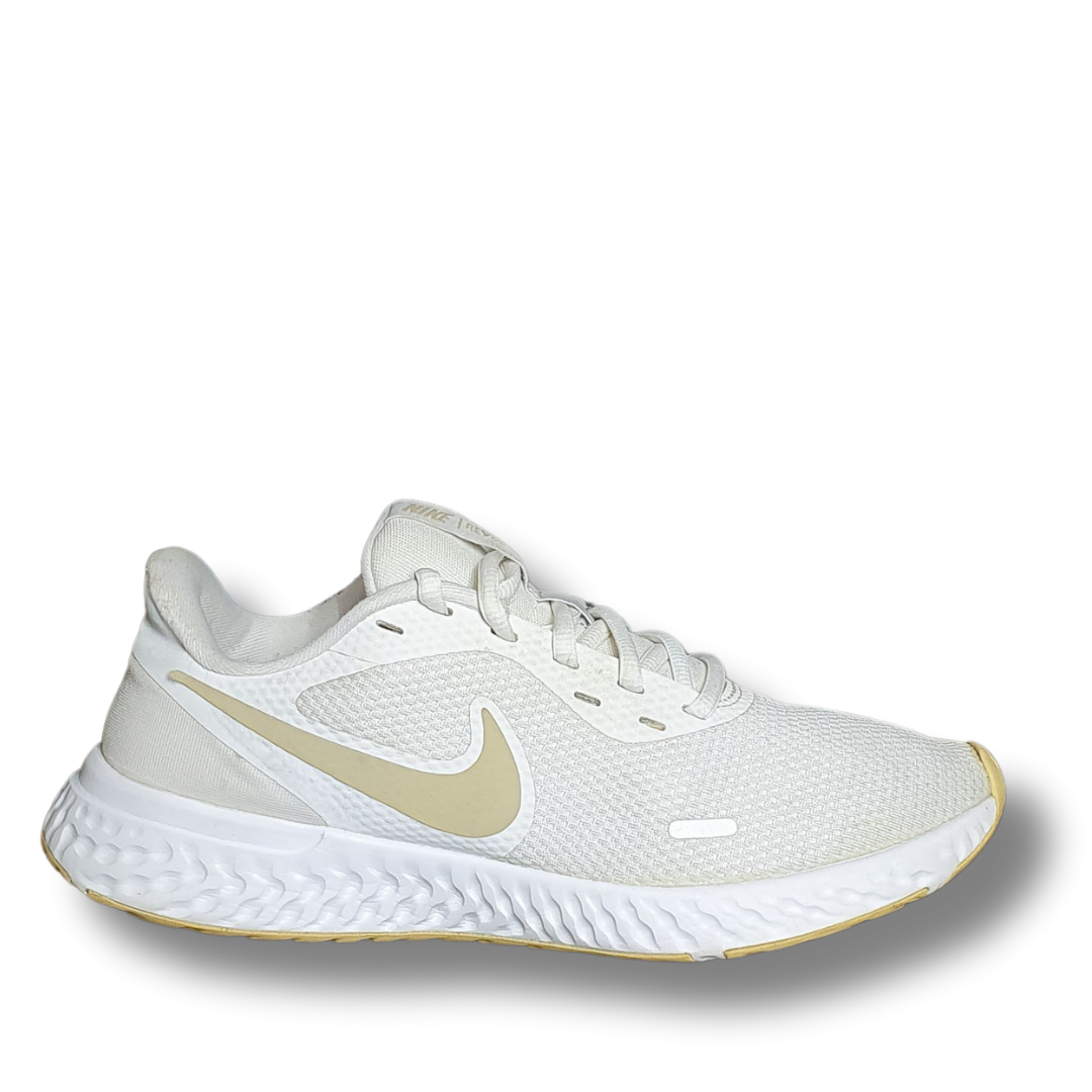 NIKE  REVOLUTION 5