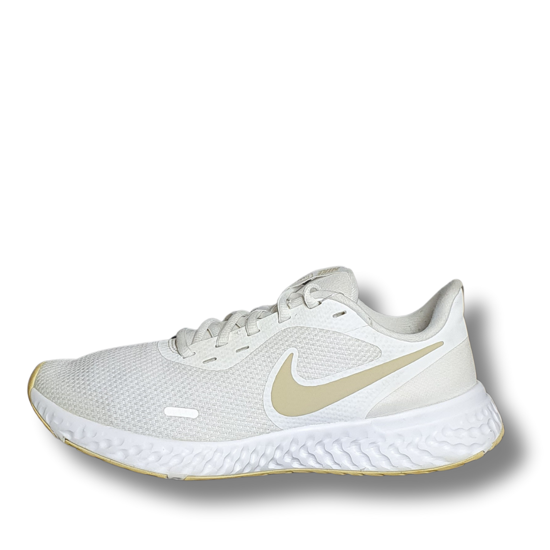 NIKE  REVOLUTION 5
