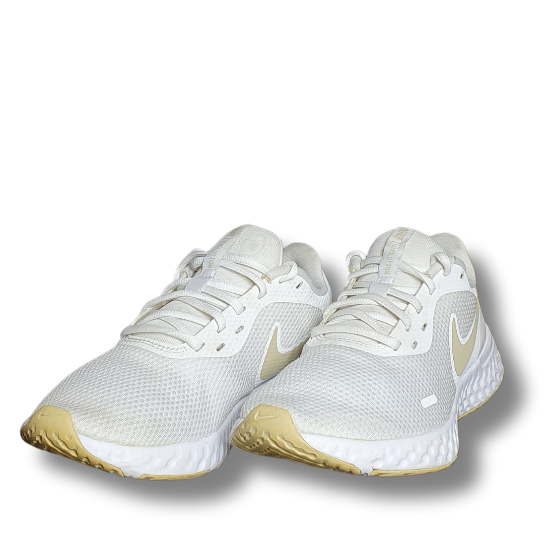 NIKE  REVOLUTION 5