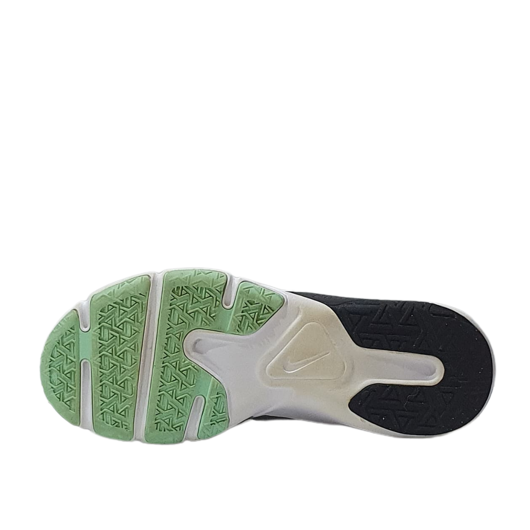 NIKE LEGEND ESSENTIAL 2