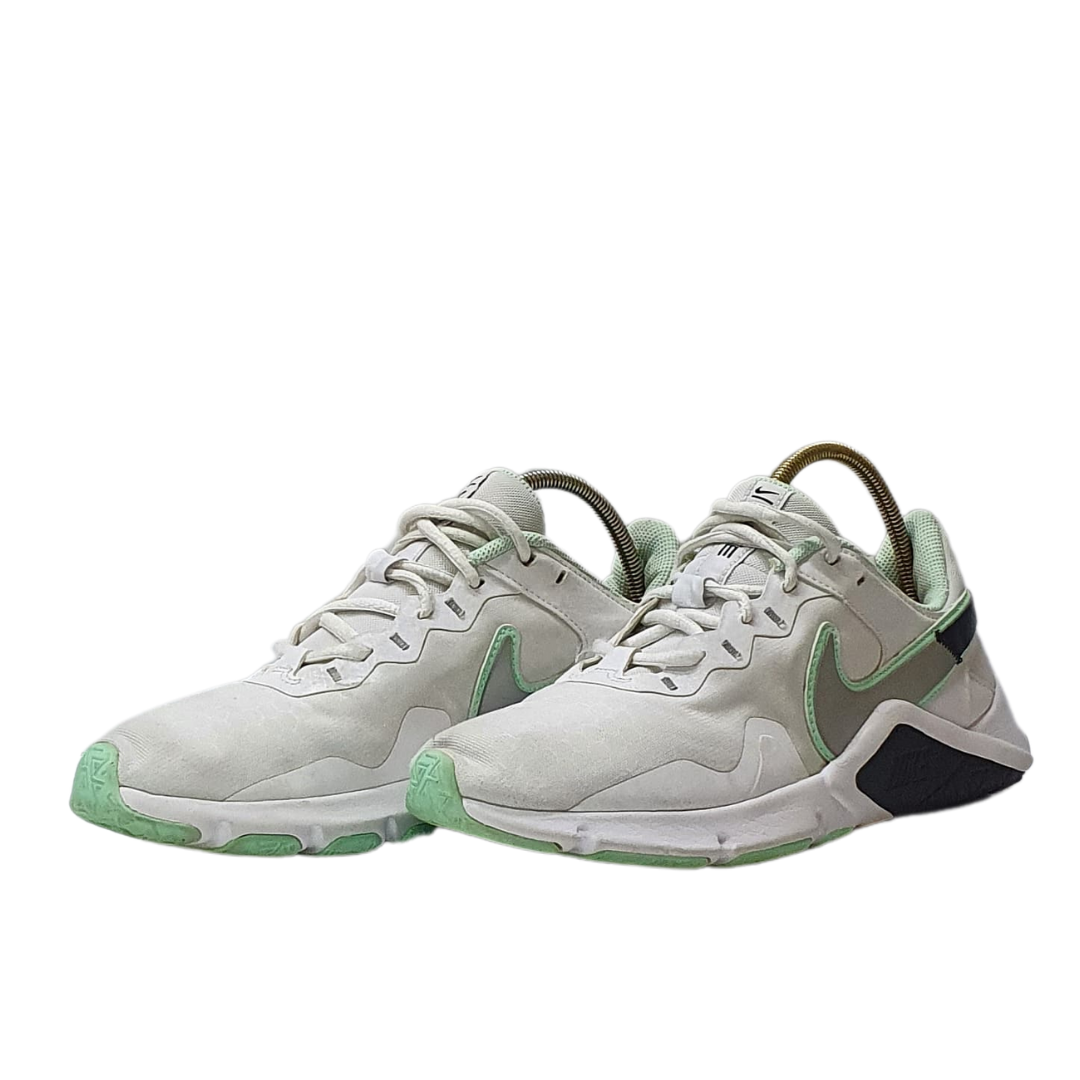 NIKE LEGEND ESSENTIAL 2