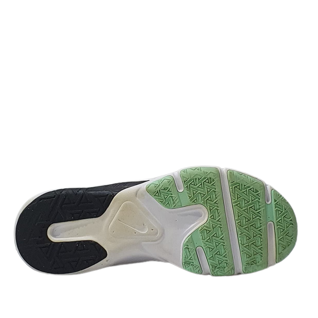 NIKE LEGEND ESSENTIAL 2