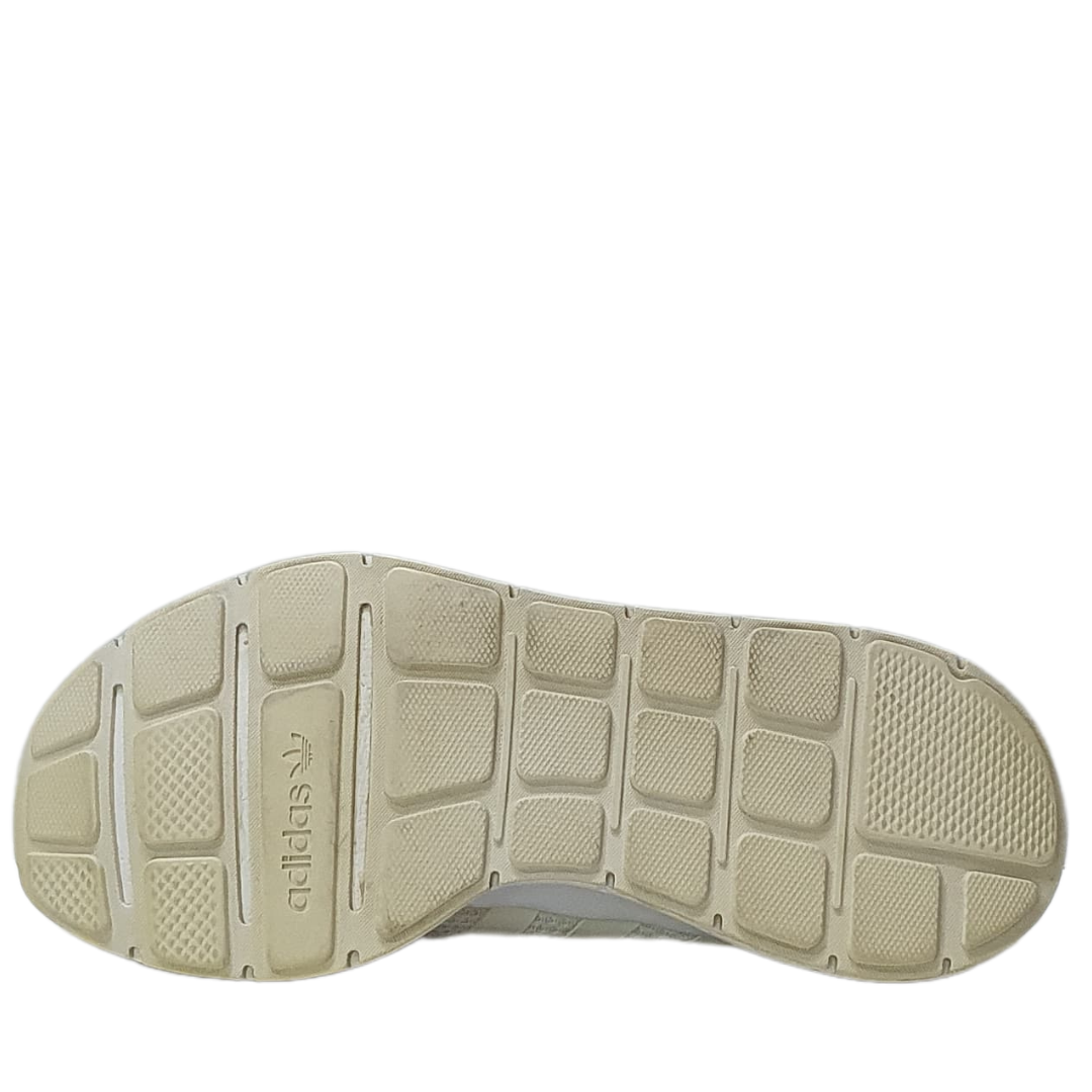 ADIDAS  SWIFT RUN