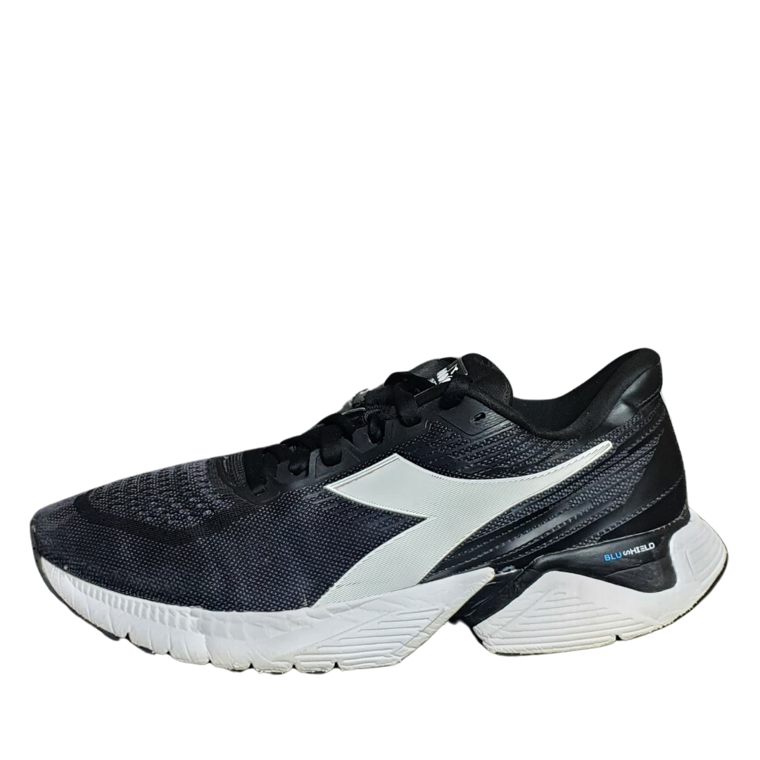 DIADORA BLUSHIELD