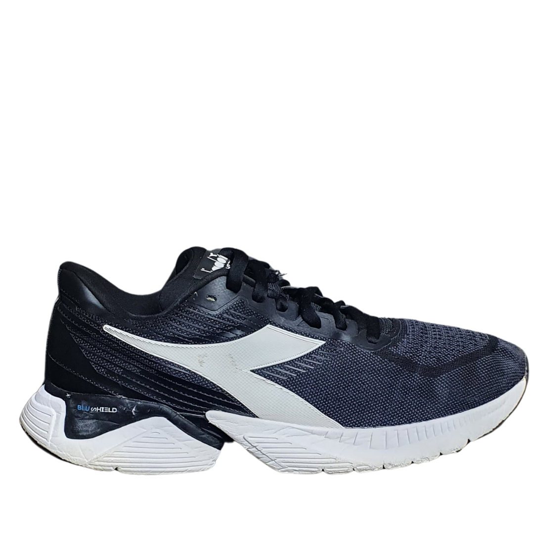 DIADORA BLUSHIELD
