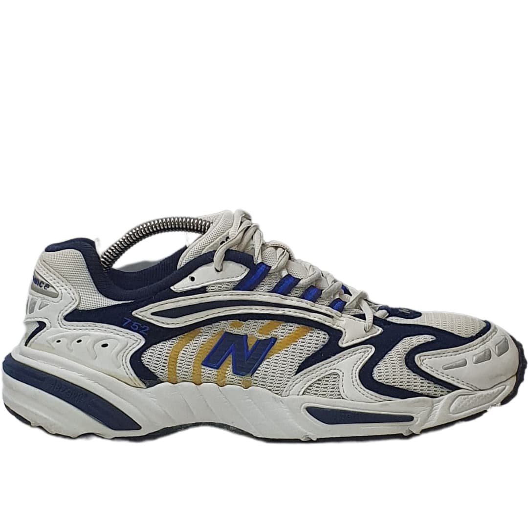 NEW BALANCE  572