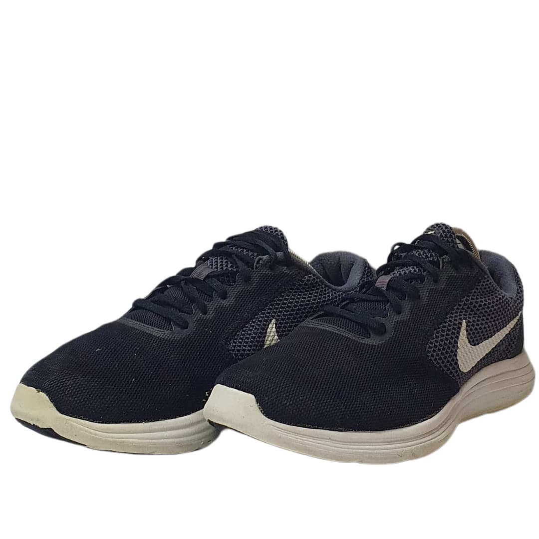 NIKE REVOLUTION 3