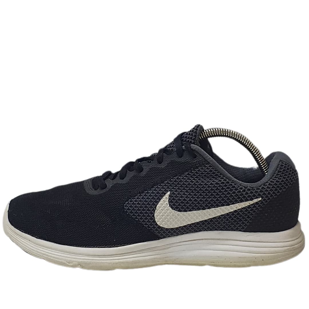 NIKE REVOLUTION 3