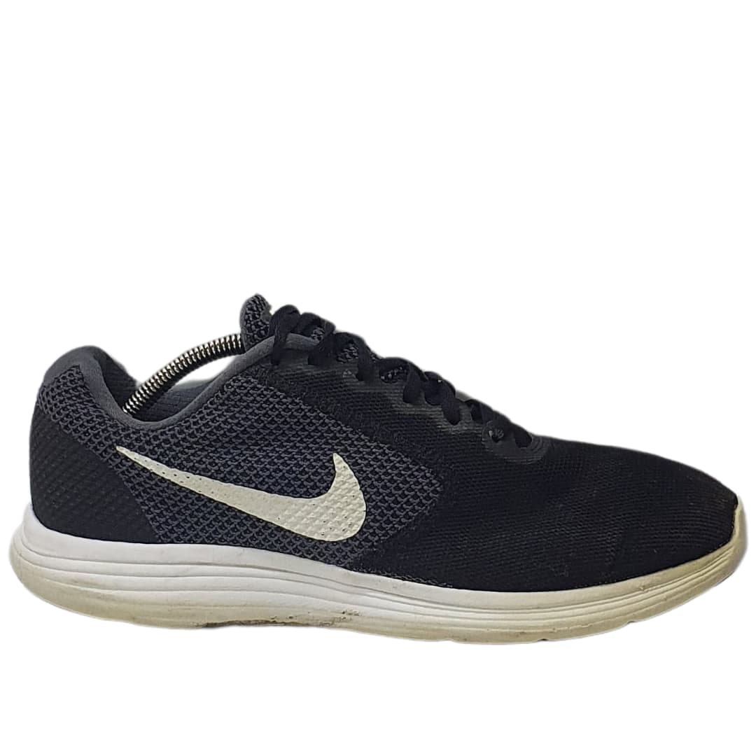 NIKE REVOLUTION 3