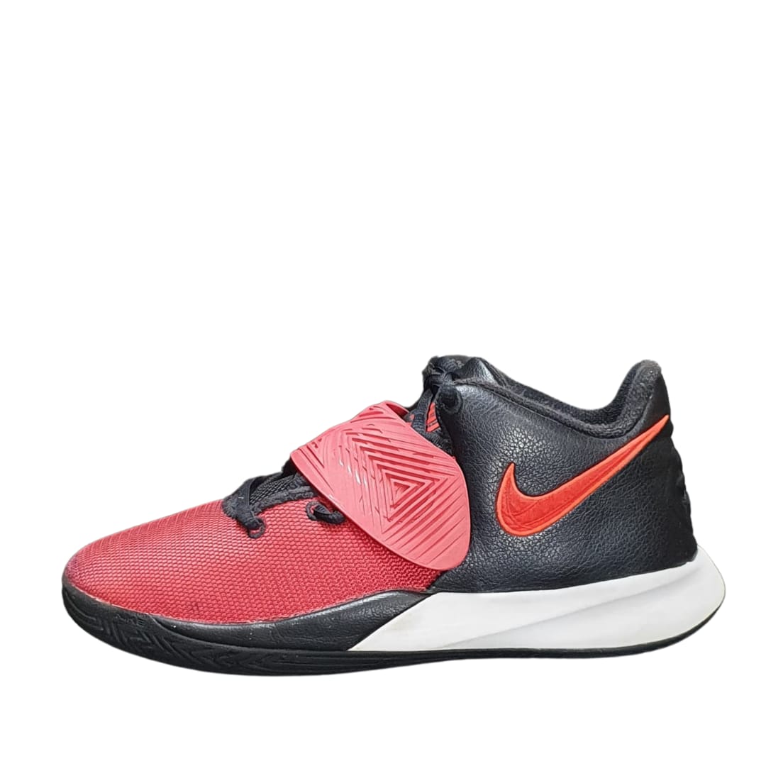 NIKE  KYRIE FLYTRAP 3