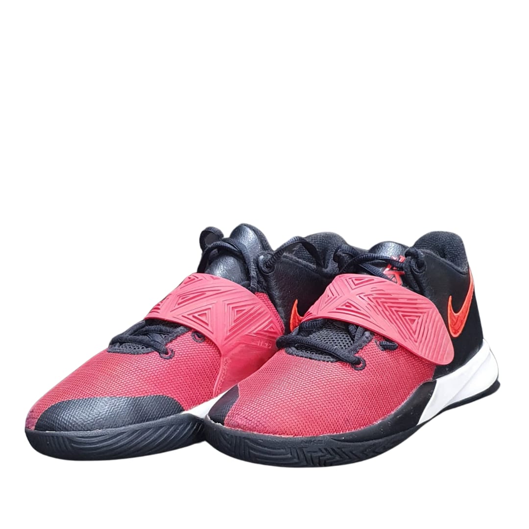 NIKE  KYRIE FLYTRAP 3