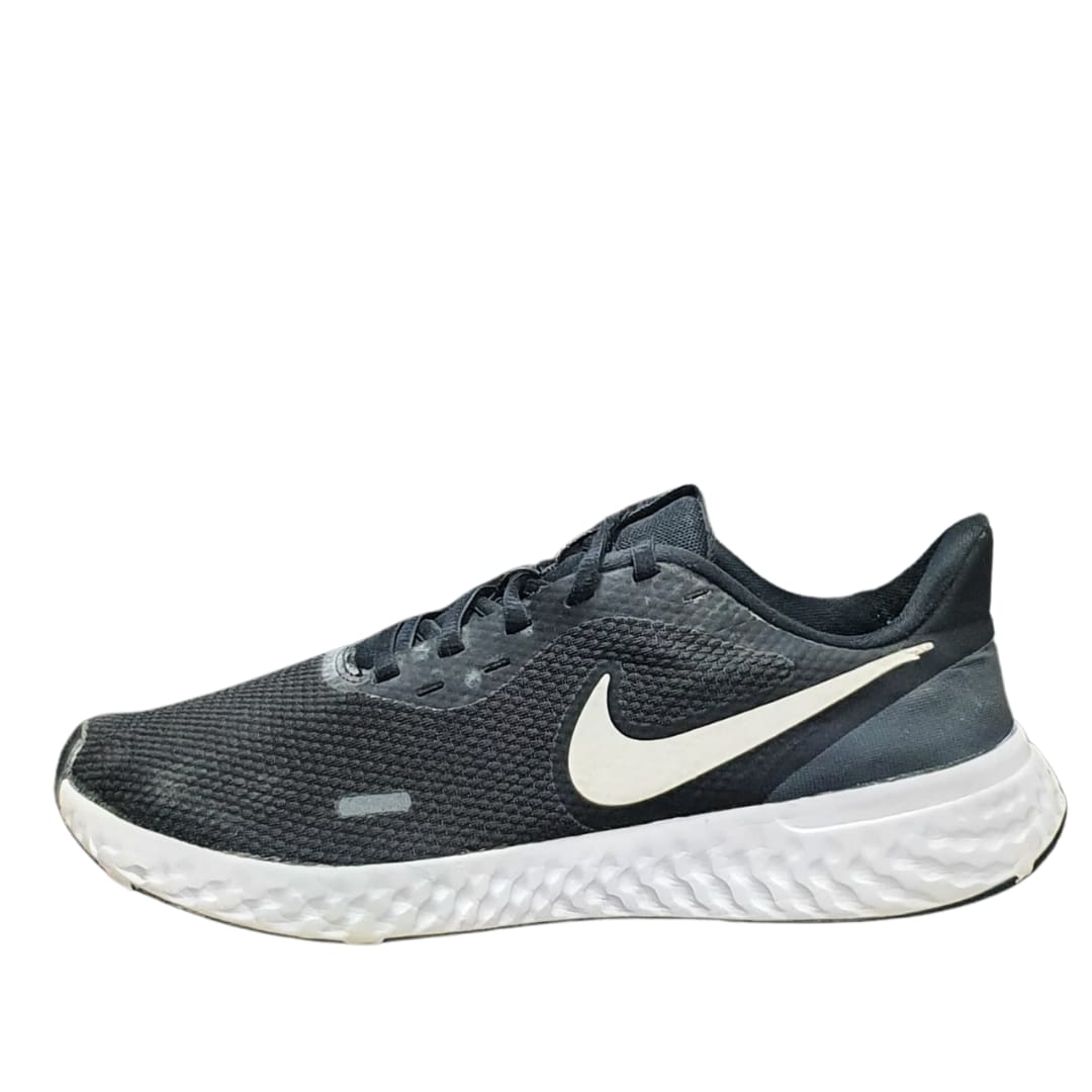 NIKE REVOLUTION