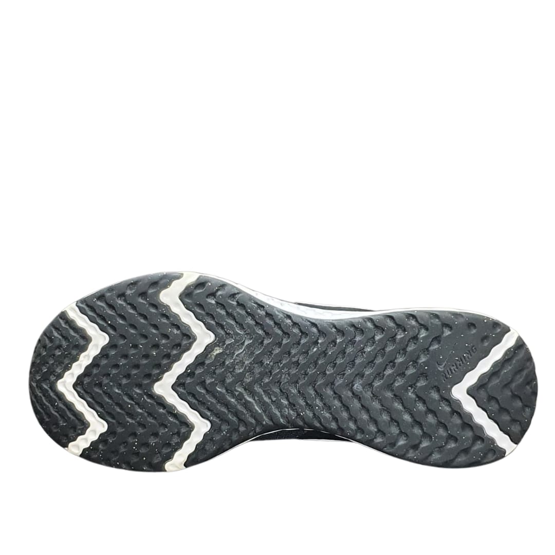 NIKE REVOLUTION