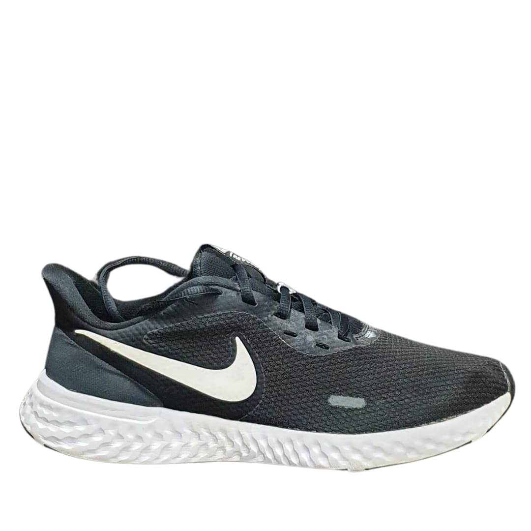 NIKE REVOLUTION