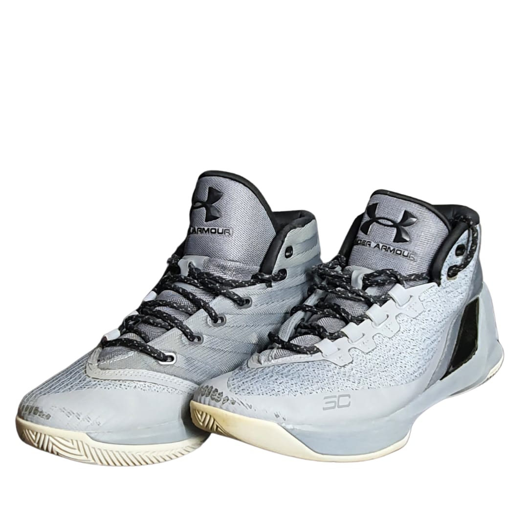 UNDER ARMOUR  CURRY 3