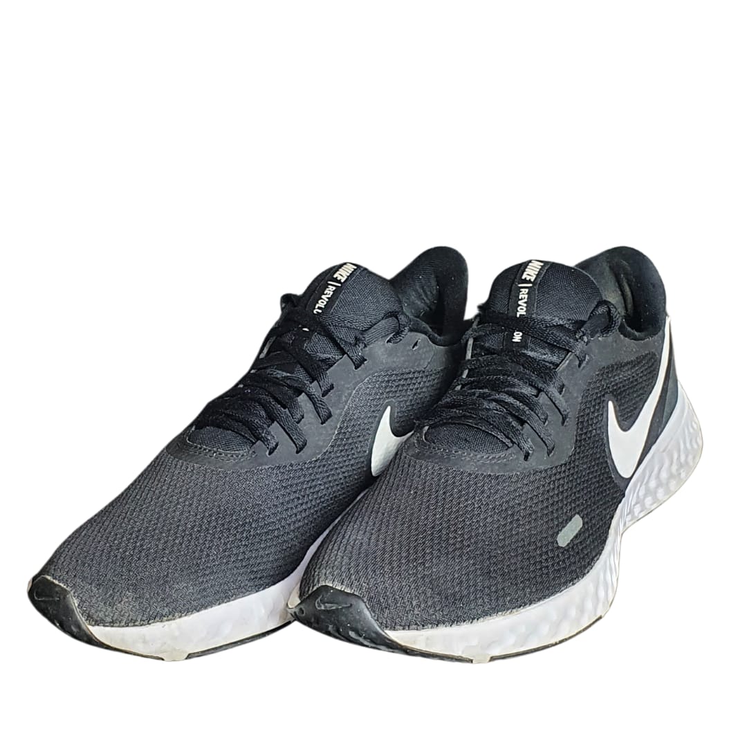 NIKE REVOLUTION 6
