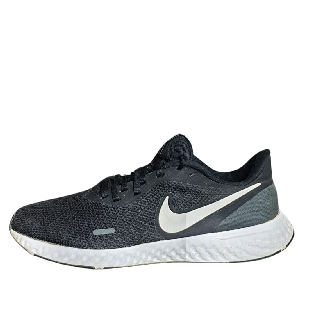 NIKE REVOLUTION 6